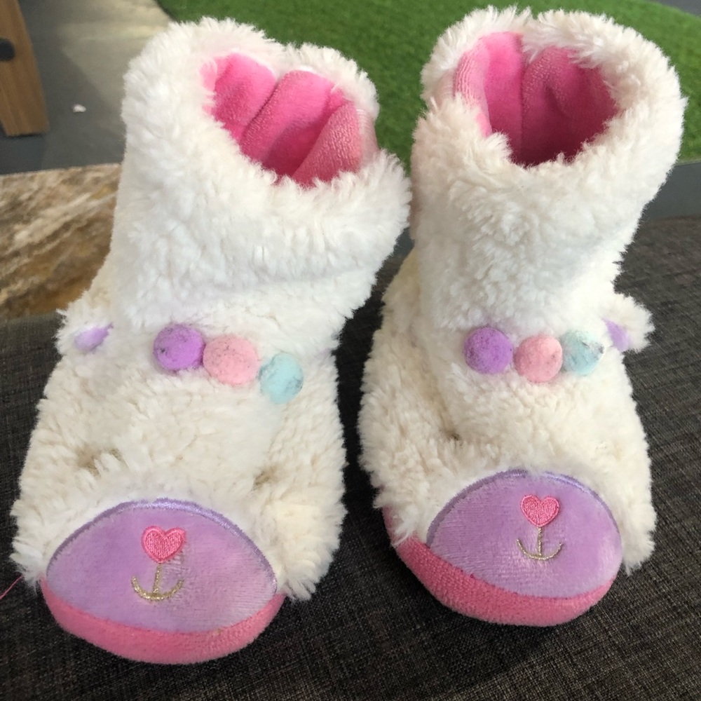 Totes comfortable slip on boots for girls